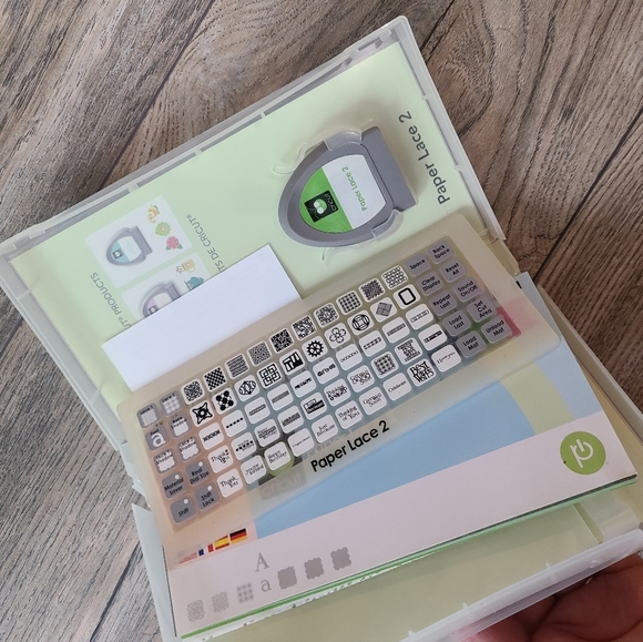 PAPER LACE Cricut Cartridge - Picture 3 of 3